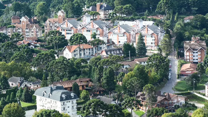 Férias de verão em Campos do Jordão: charme, natureza e descanso